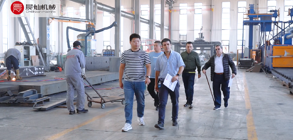 南美洲客戶來到晨燦機械江蘇生產基地考察