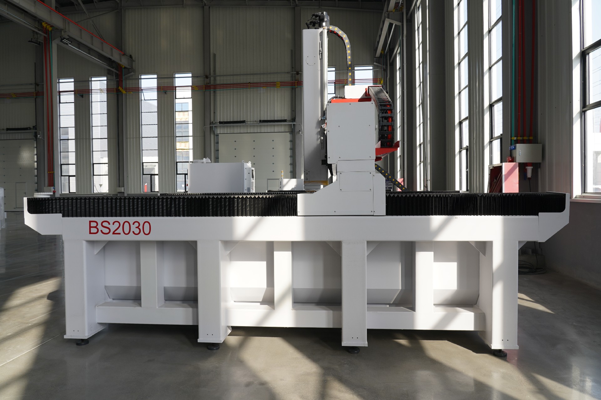 BS2030三軸泡沫加工中心無防護門正右側.JPG