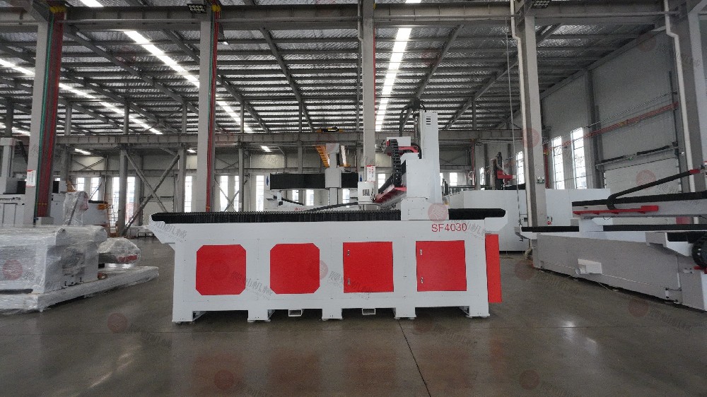 SF4030三軸木模加工中心_左視圖_正面中景_白天__實拍__橫屏__TP04688.JPG