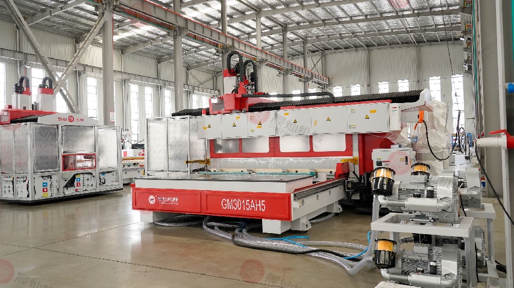 GM3015AH5廂板加工中心_右前視圖_側面近景_白天__實拍__橫屏__TP05577.JPG