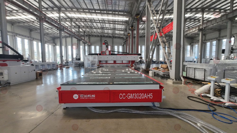GM3020廂板加工中心_正視圖_正面中景_白天__實拍__橫屏__TP03854.JPG