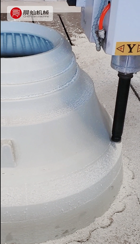 晨燦SF三軸龍門加工中心：高精銑削，實現3D樣件無縫精加工