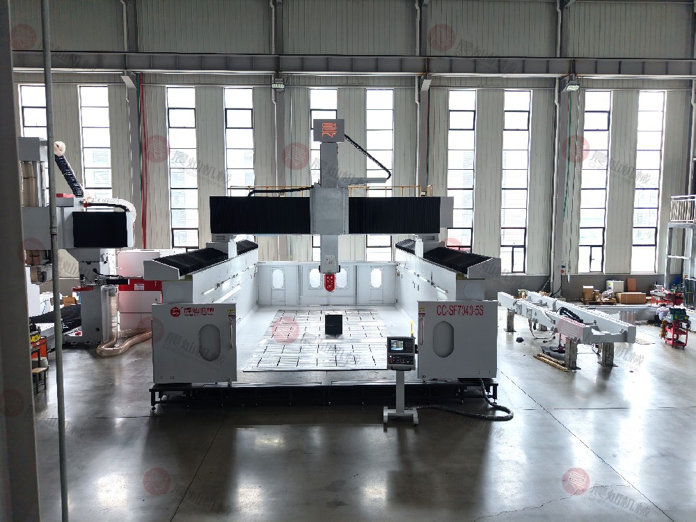 SF7040-5S五軸龍門加工中心_外觀_正面近景_白天__實拍__橫屏__TP08020.JPG