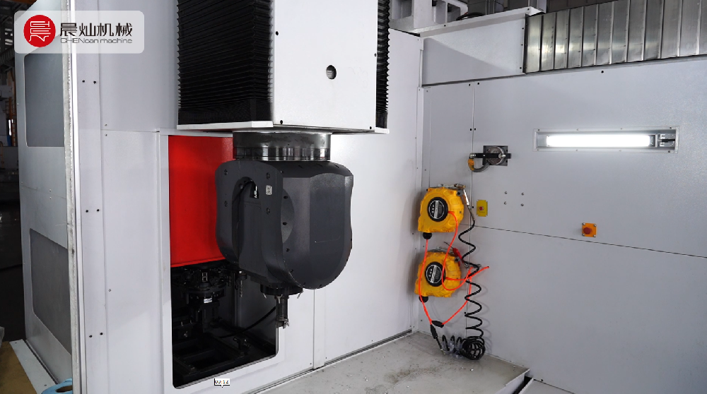 五軸加工中心智能換刀演示：穩、準、快，一步到位