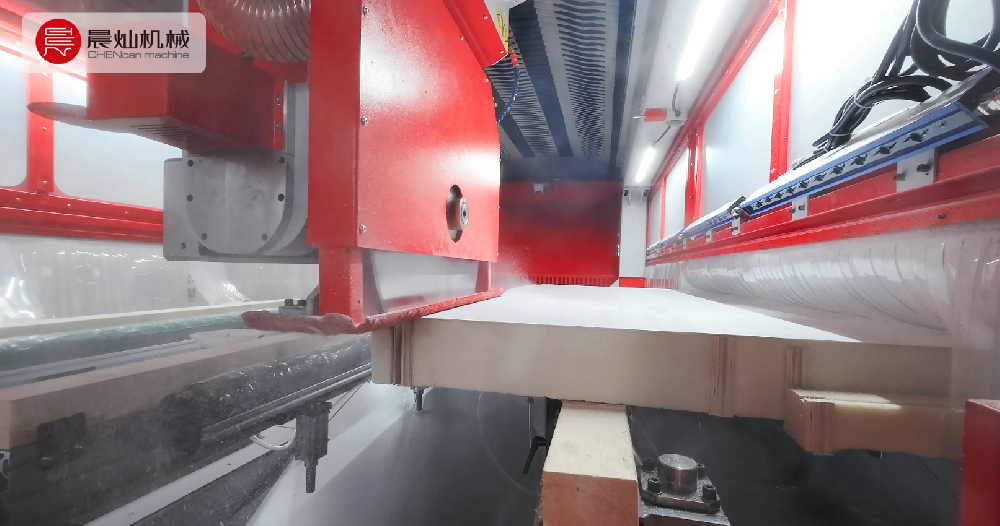 精準切邊，一次到位！廂板加工中心為您帶來高效新體驗！