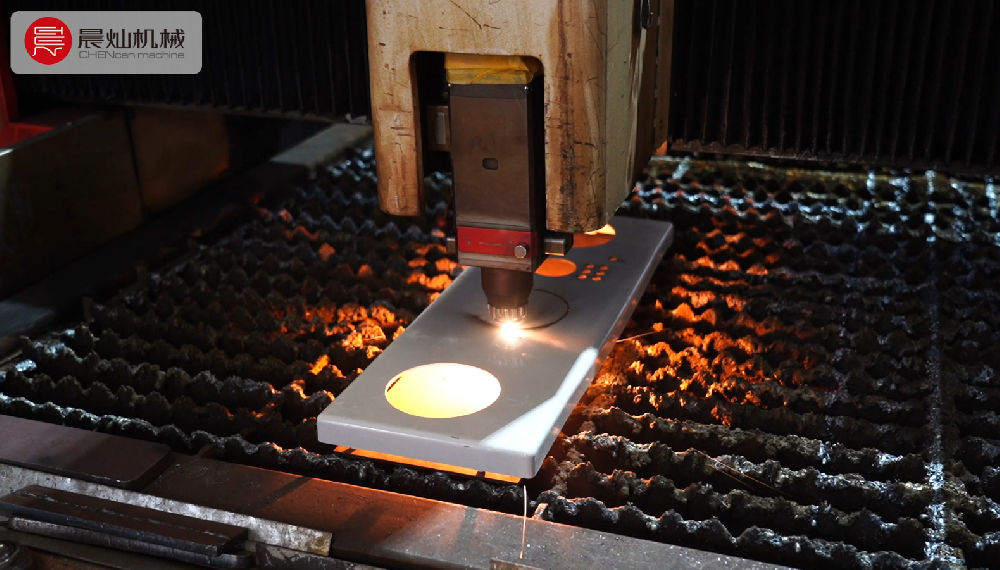 激光切割機：高精度切割，多種片材輕松搞定，高效省心！