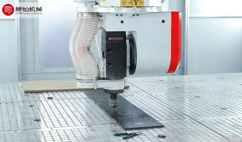 五軸聯動+自動換刀：非金屬加工完美解決方案